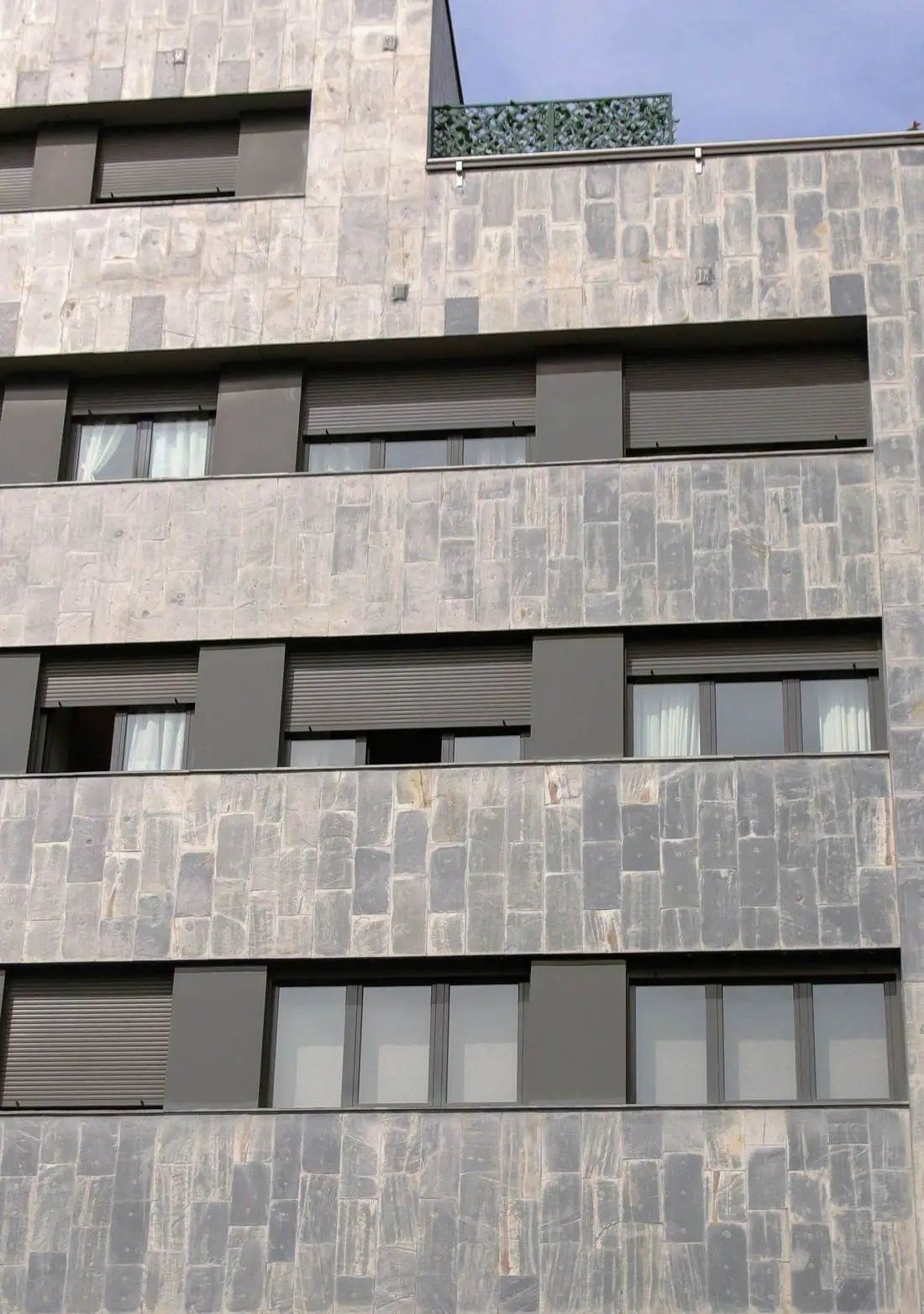 Boyanmış apartman cephesi