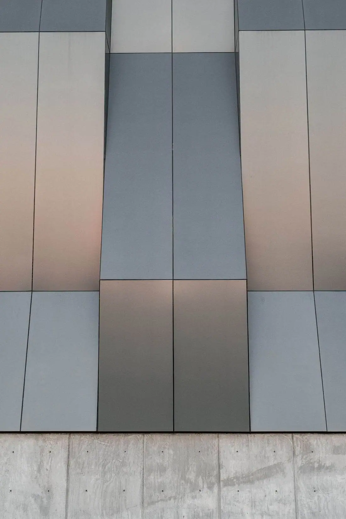 Dikey panel cephe
