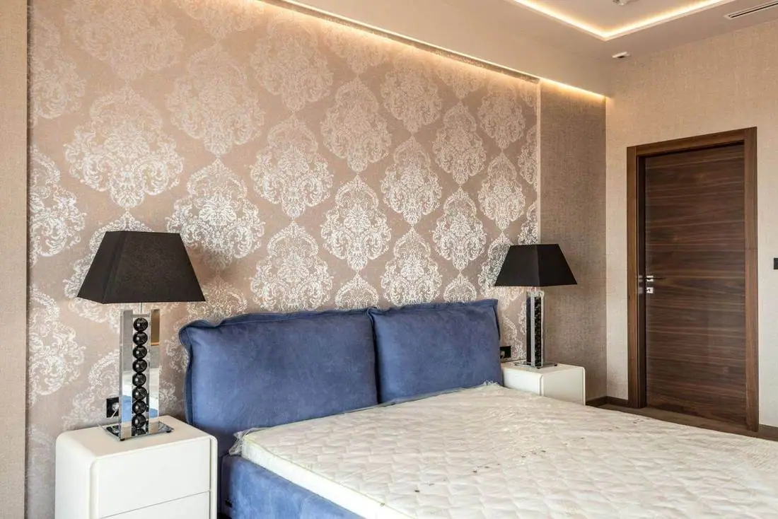 Damask desenli yatak odası