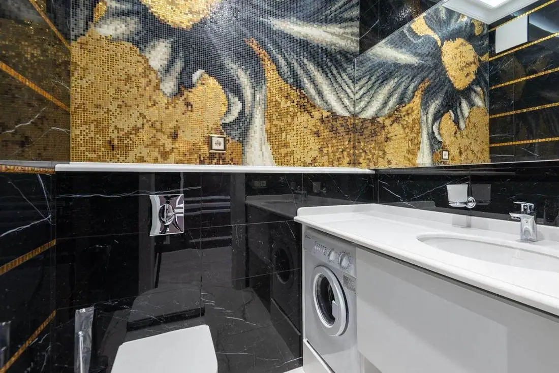 Mozaik duvarlı banyo (temsili fotoğraf)